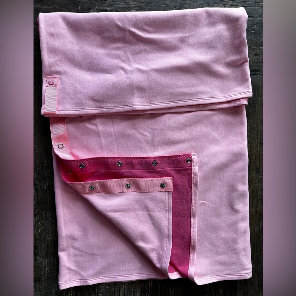 Luulemon Vinyasa Rulu Snap Scarf